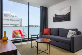Downtown modern apartment Unique location